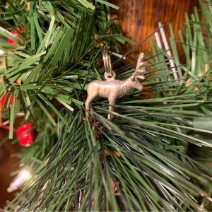 ❄️ Silver reindeer charm